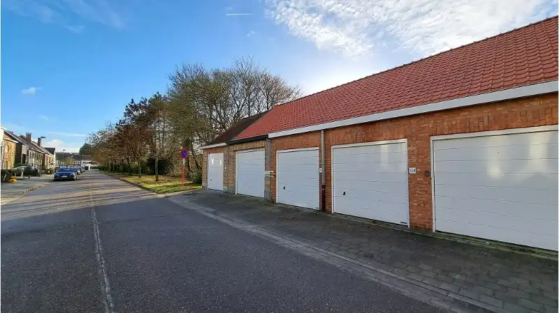 Garagebox te huur in Sint-Andries Brugge foto {{pictureIndex}}