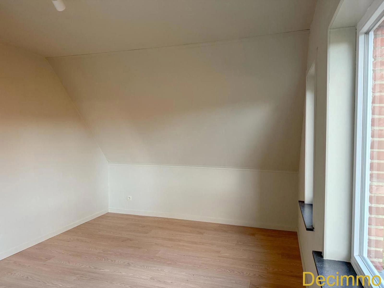 Volledig gerenoveerde woning met 3 slaapkamers, lage energiekost– rustig gelegen in het groen. foto 18