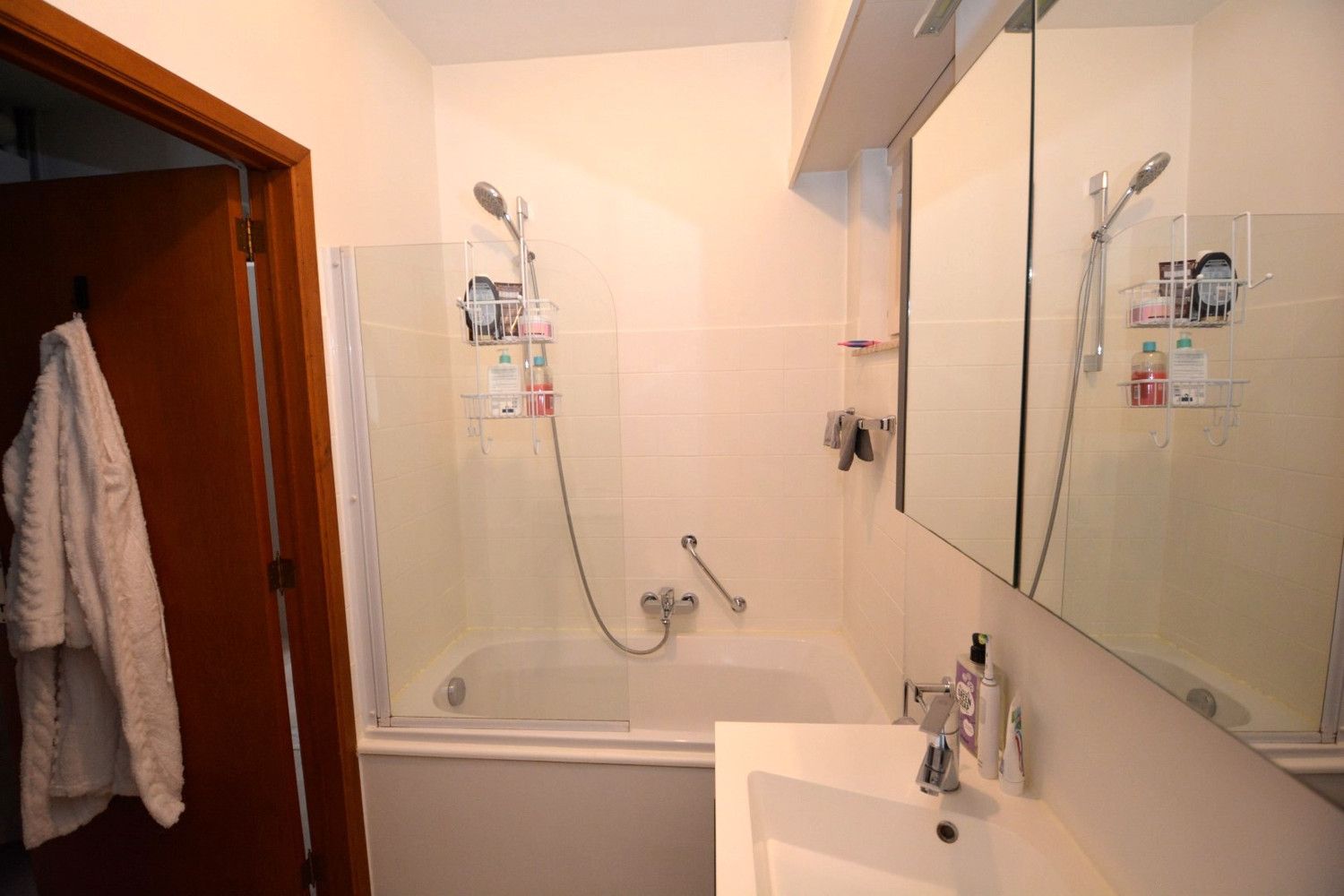 INSTAPKLAAR APPARTEMENT MET 1 SLK EN GARAGE! foto 6