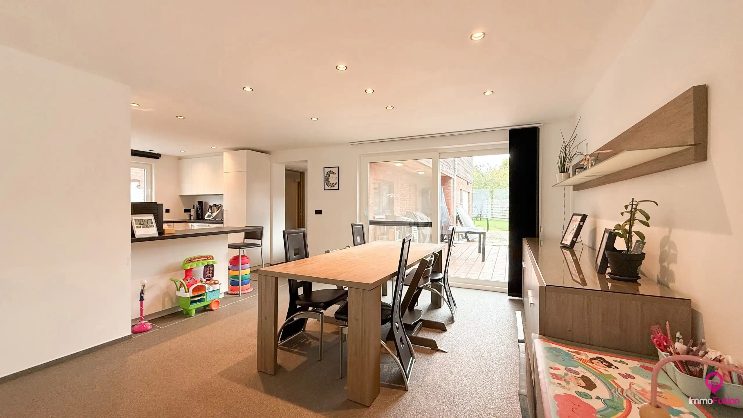 Gerenoveerde woning met veel ruimte en 6 slaapkamers! foto 6