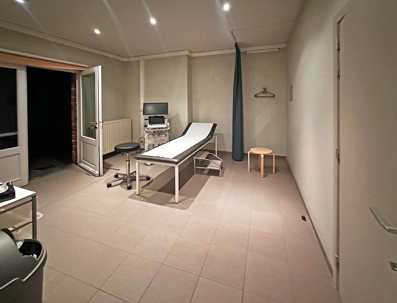 Opbrengsteigendom (praktijk + 2 appartementen) in Wijnegem centrum te koop! foto 35