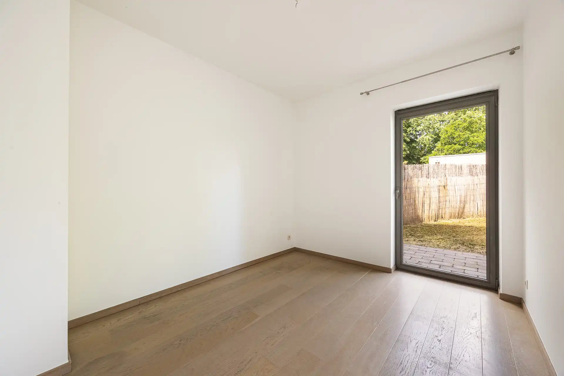 Kwalitatief gelijkvloers appartement (2012) met tuin foto 14