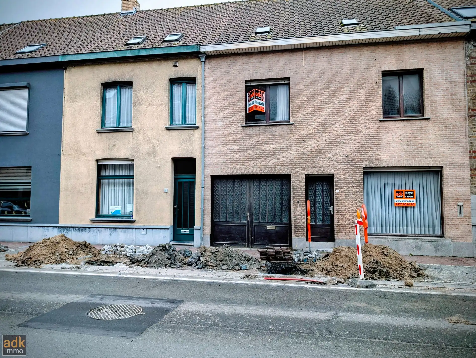 Hoofdfoto van de publicatie: Ruime te renoveren woning met 4 slaapkamers, tuin en garage in Adinkerke te koop.