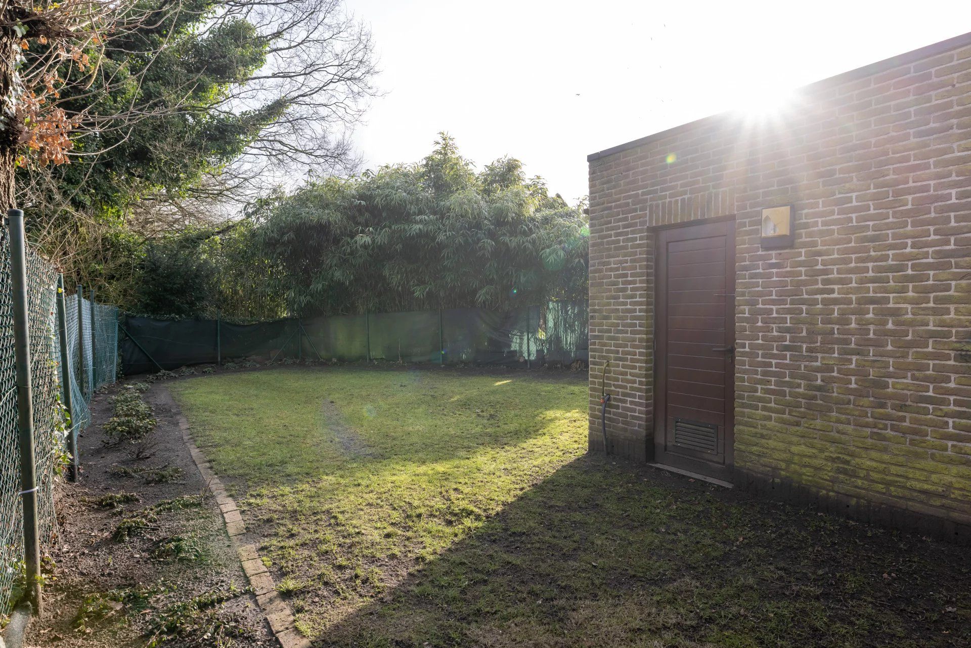Ruim appartement met 4 slaapkamers, groot terras, tuin en garage. foto 40