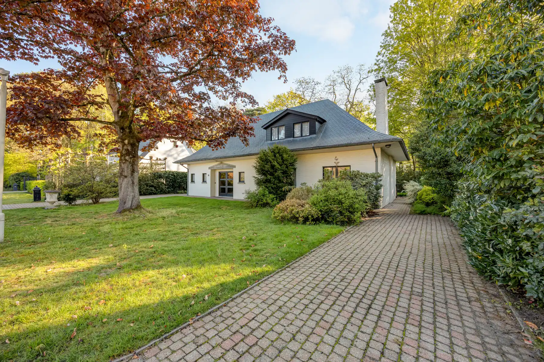 Rustig gelegen te renoveren villa op de grens met Schilde foto 2