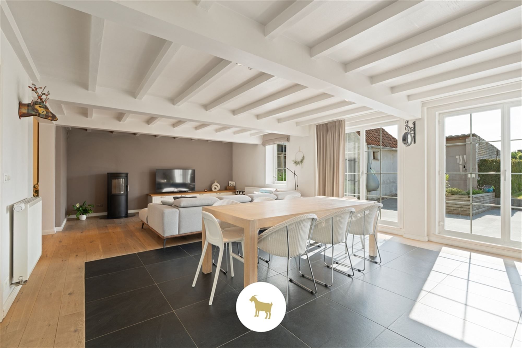 Ruime, INSTAPKLARE OPEN BEBOUWING met 3 SLAAPKAMERS, BUREAU en losstaande GARAGE op een PERCEEL van 1.180m² foto 7