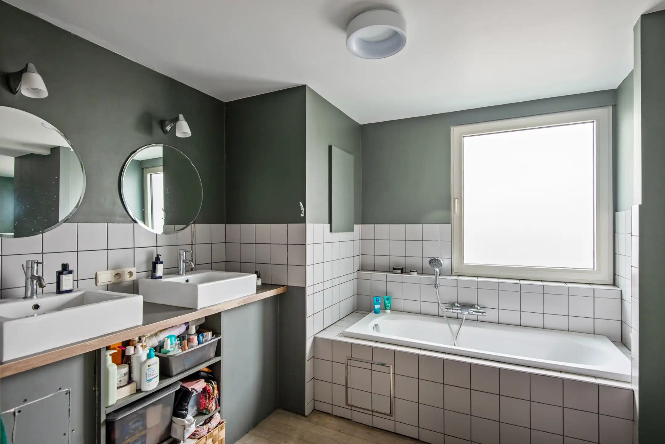 In het centrum gel. stadswoning met 5 slpk., terras, tuin en garage foto 30