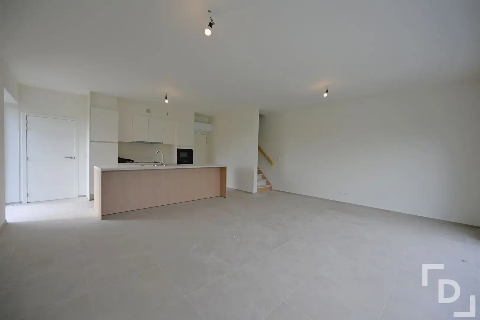 Afgewerkte nieuwbouwwoning  in hartje Proven. foto 3