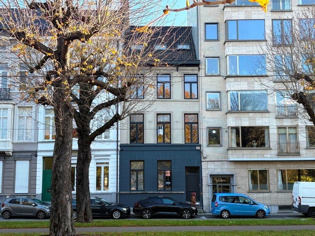 Historisch herenhuis aan het Zuidpark centrum Gent. foto {{pictureIndex}}