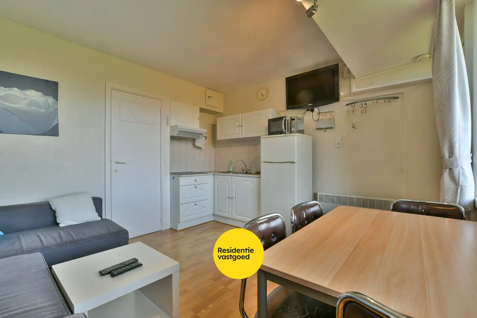 Eénslaapkamerappartement met terras, vlakbij strand en zee!  foto 3