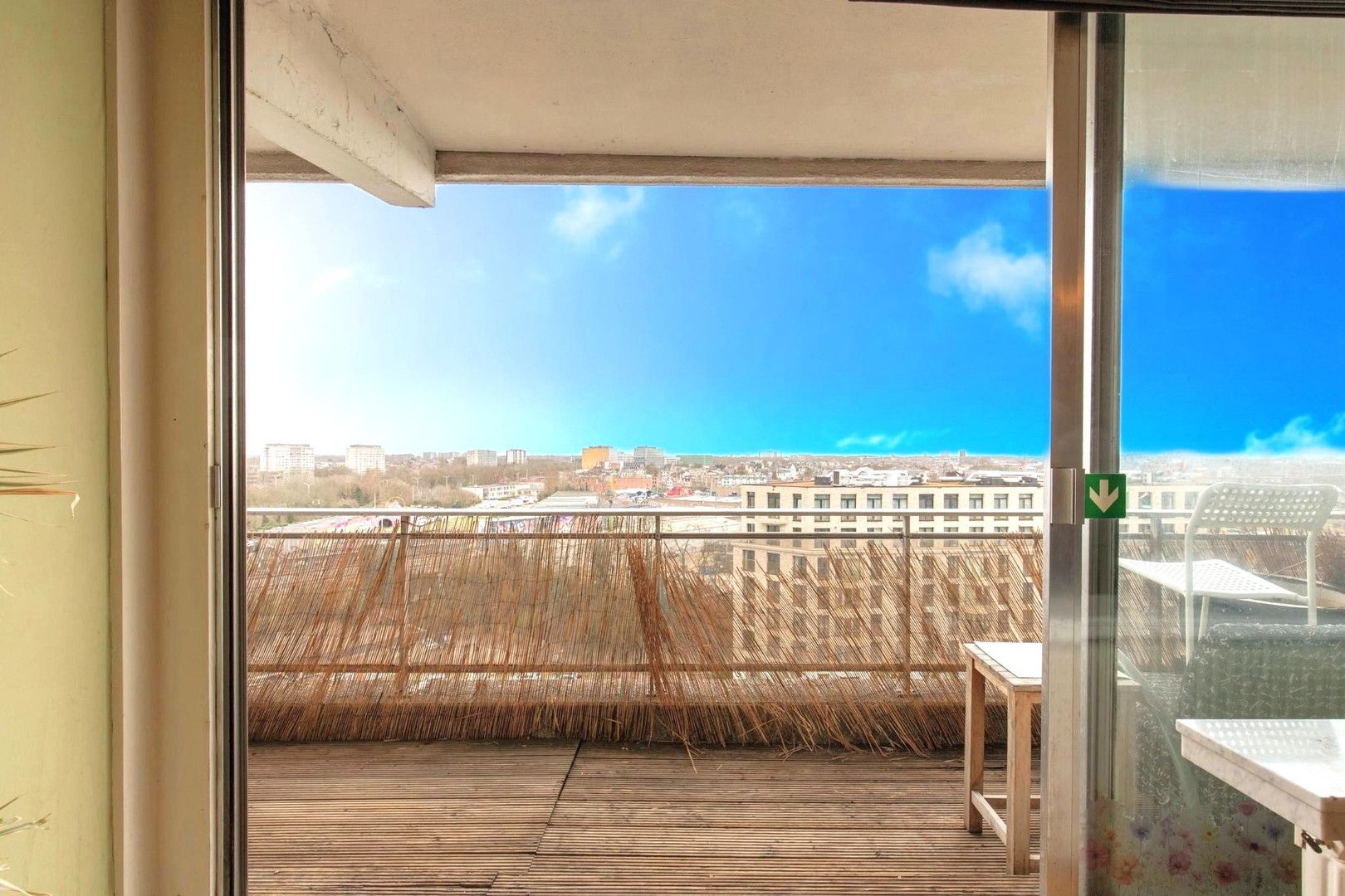 Ruime studio met terras en prachtig uitzicht foto 4