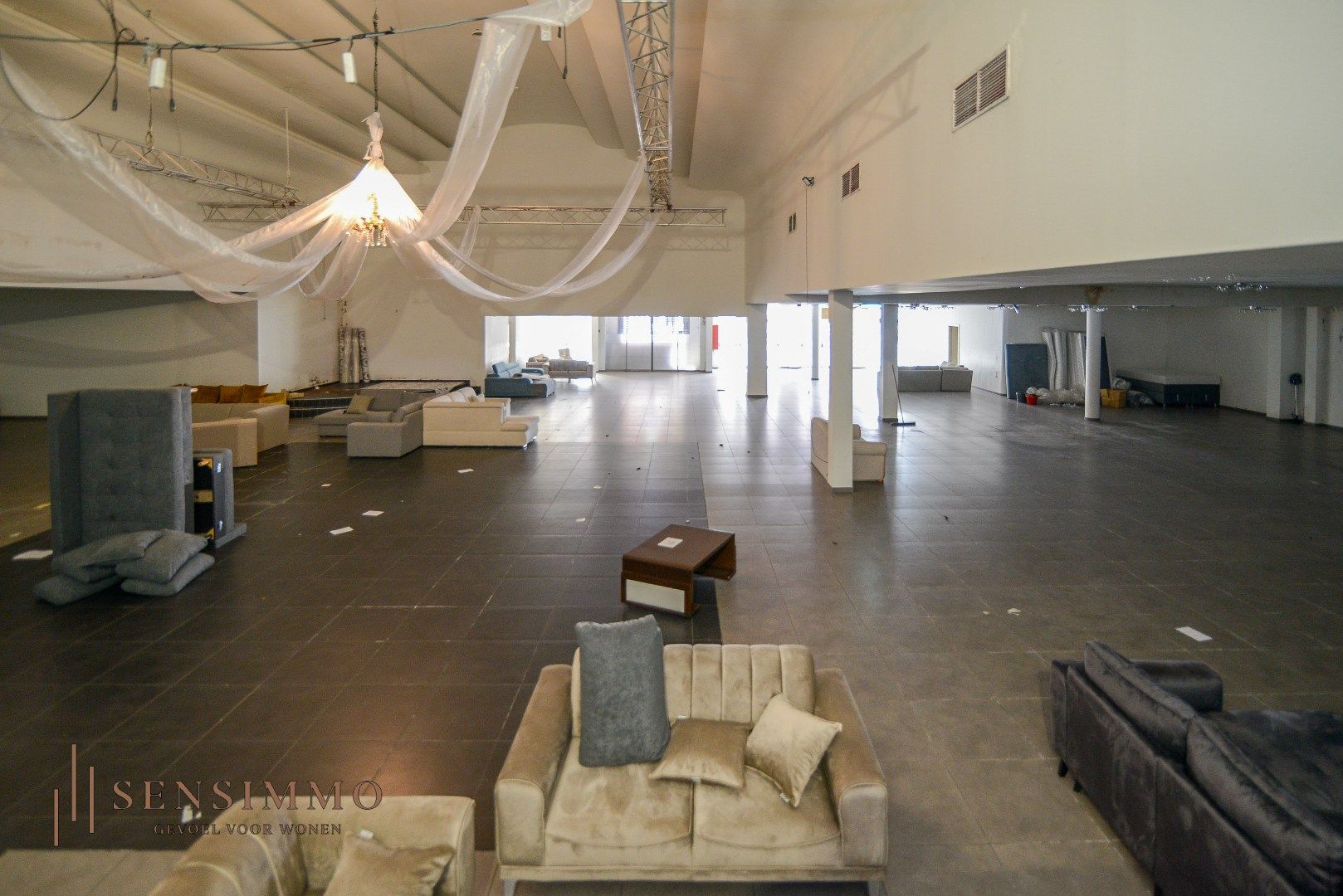 Gigantisch handelsruimte van 1.457 m² in het centrum van Maasmechelen! foto 10