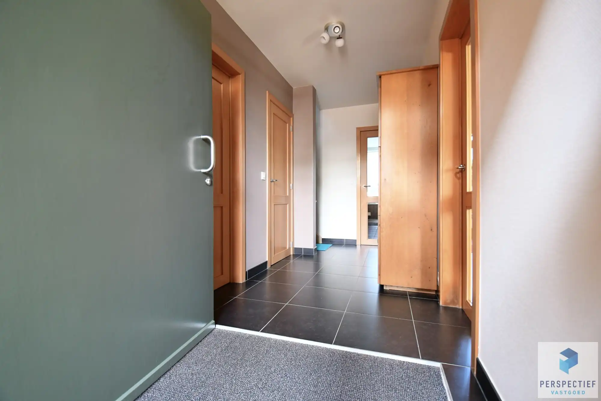 Ruime goed onderhouden woning met 3 slpk en tuin foto 5