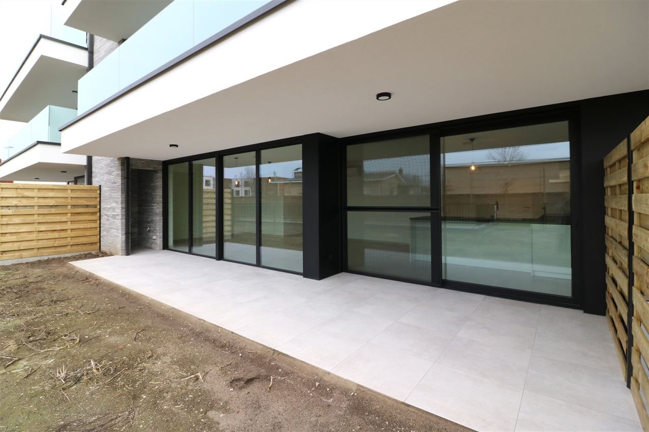  Ruim gelijkvloers app, garage, overdekt terras foto {{pictureIndex}}