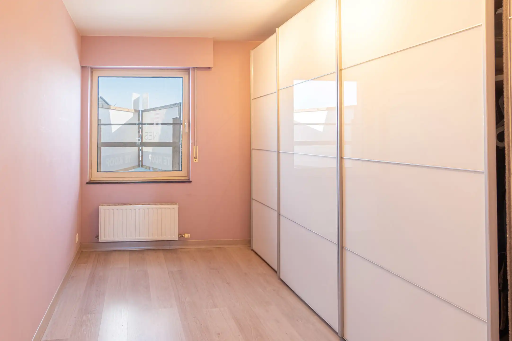Ruim instapklaar 3 slaapkamer appartement met groot terras foto 9