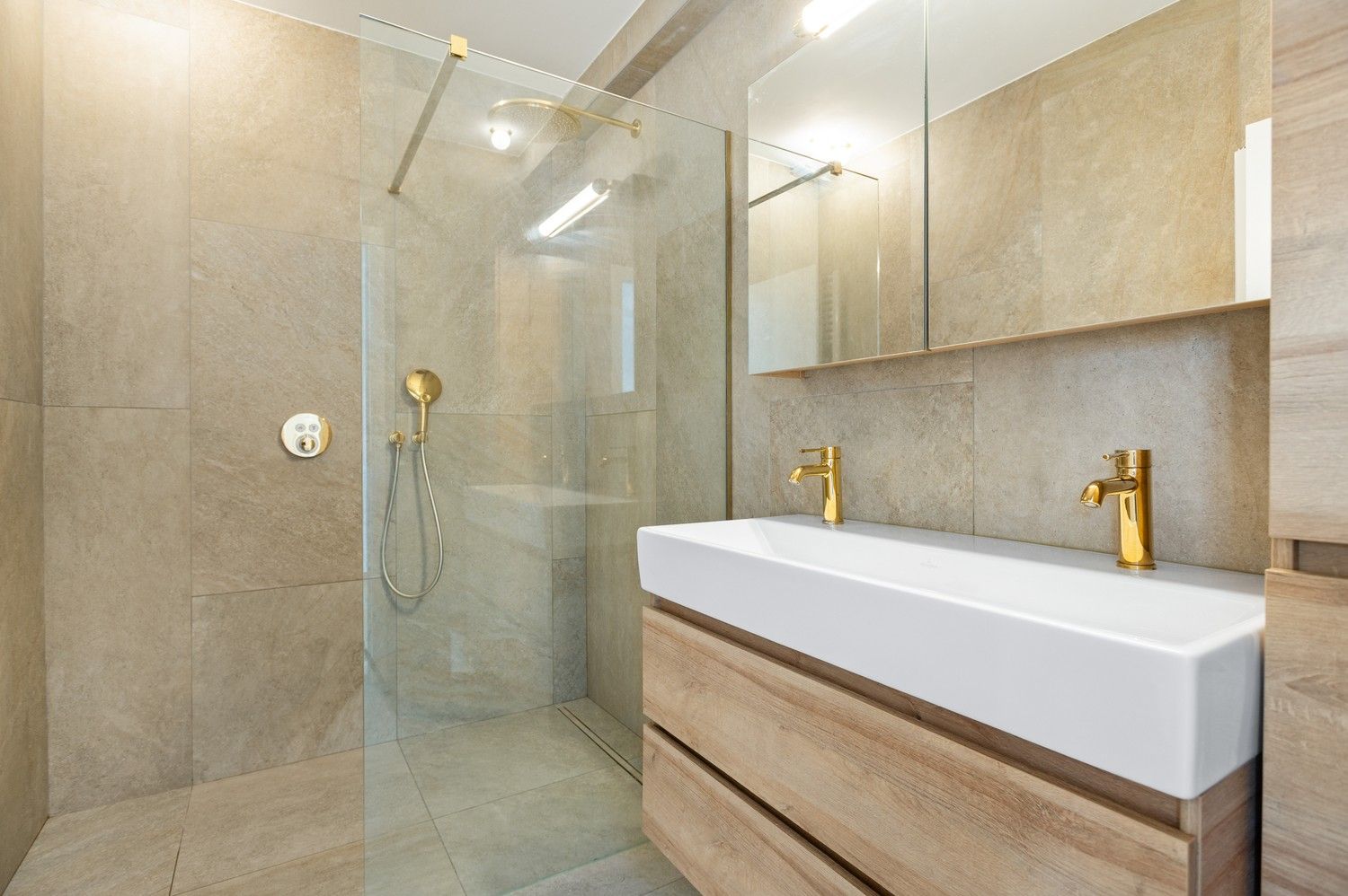 Gerenoveerde bel-étage met 4 slaapkamers en tuin in Borgerhout. foto 17