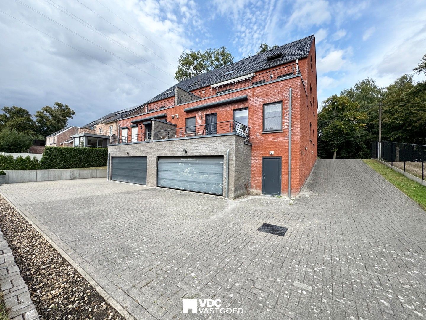 Zeer mooi en ruim duplex-appartement met 4 slaapkamers en groot terras in groene omgeving foto 15