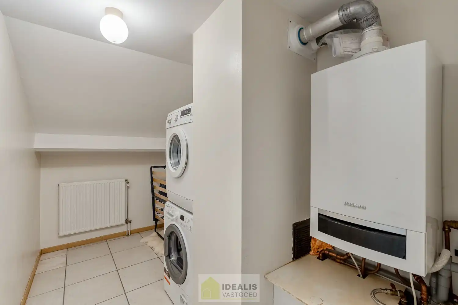 IDEALIS VASTGOED – DUPLEX APPARTEMENT GELEGEN OP UITERST CENTRALE LOCATIE TE HECHTEL-EKSEL. foto 17
