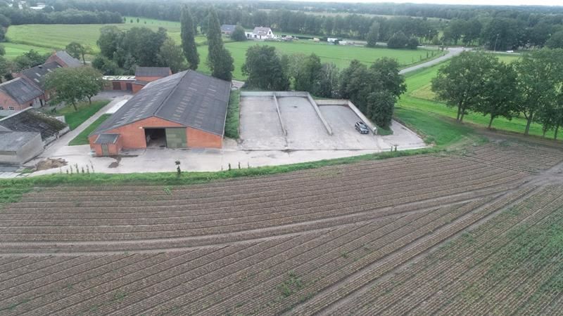 Opslagplaats van 1.200 m² foto {{pictureIndex}}