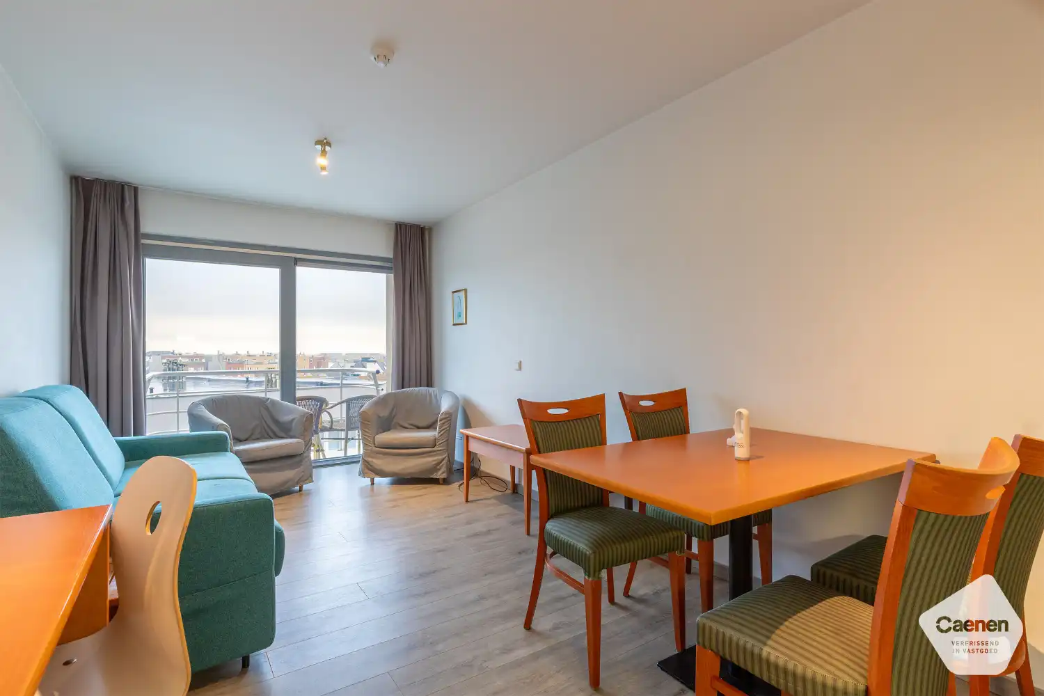 Centraal gelegen studio met zongericht terras met zicht op de jachthaven foto {{pictureIndex}}