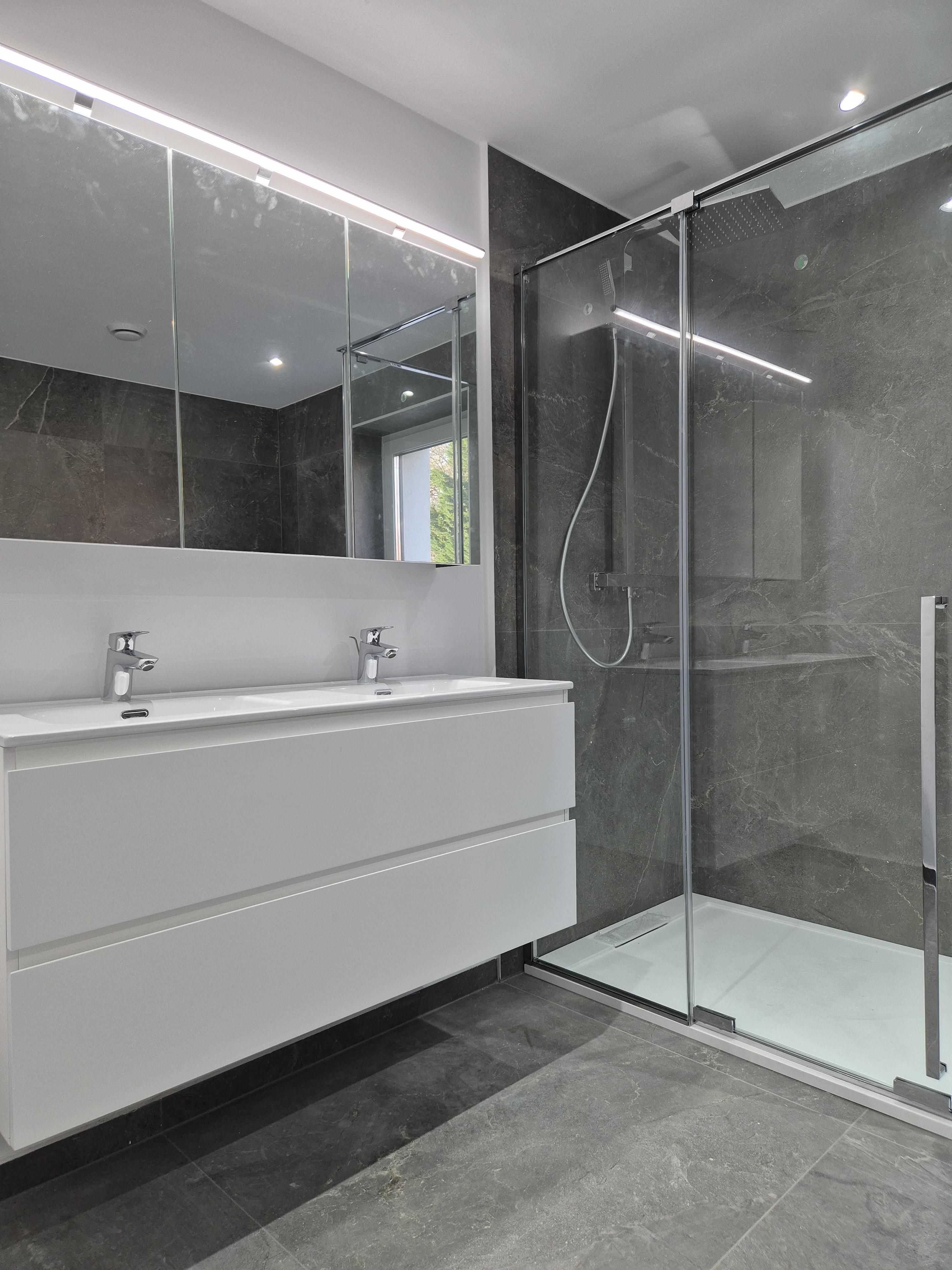 Leuke gerenoveerde woning met 4 slaapkamers en tuin foto 19