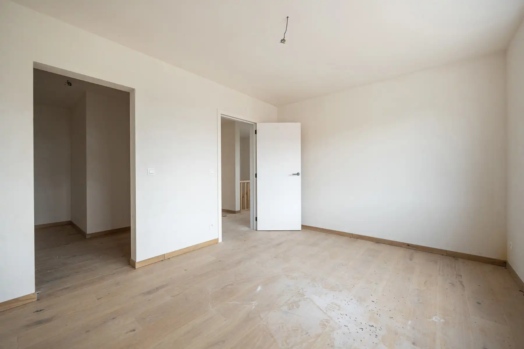 Halfopen woning met 3 slaapkamers en fietsenberging/carport op perceel van ca 540m² foto 12