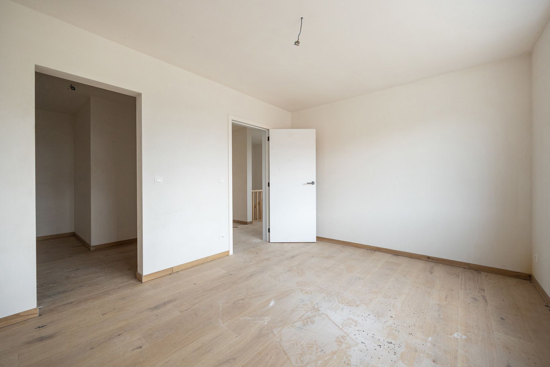 Halfopen woning met 3 slaapkamers en fietsenberging/carport op perceel van ca 540m² foto 12