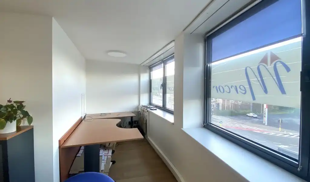 Instapklare kantoorruimte te huur vlakbij R4 in Gent foto 10