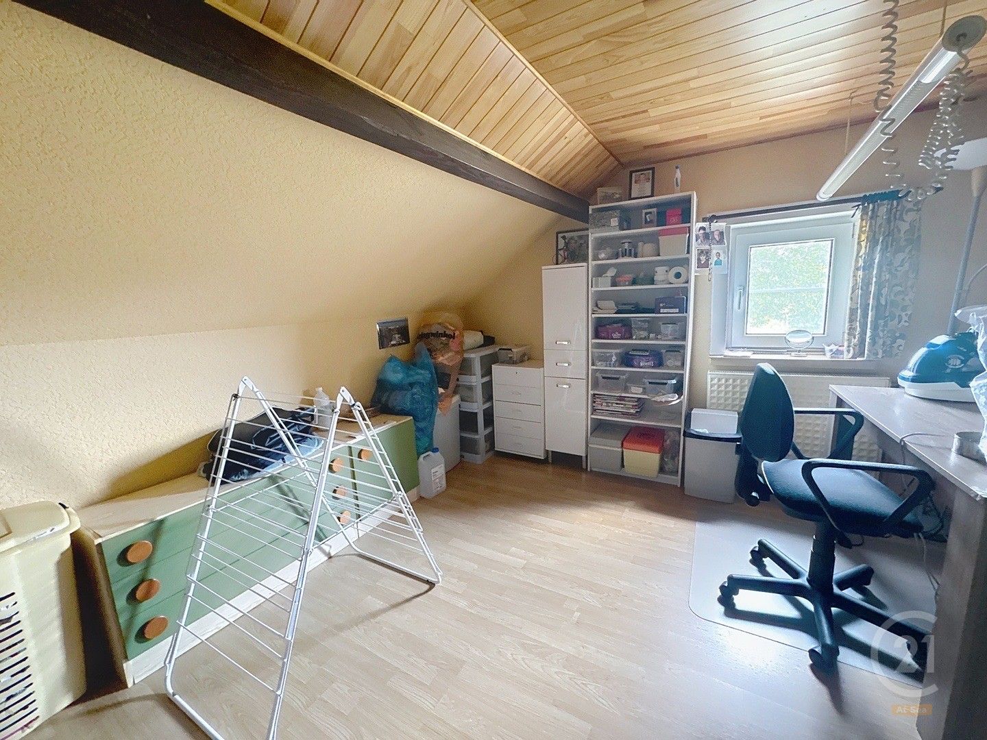 Karaktervolle woning met ruime tuin in het centrum van Leffinge foto 9