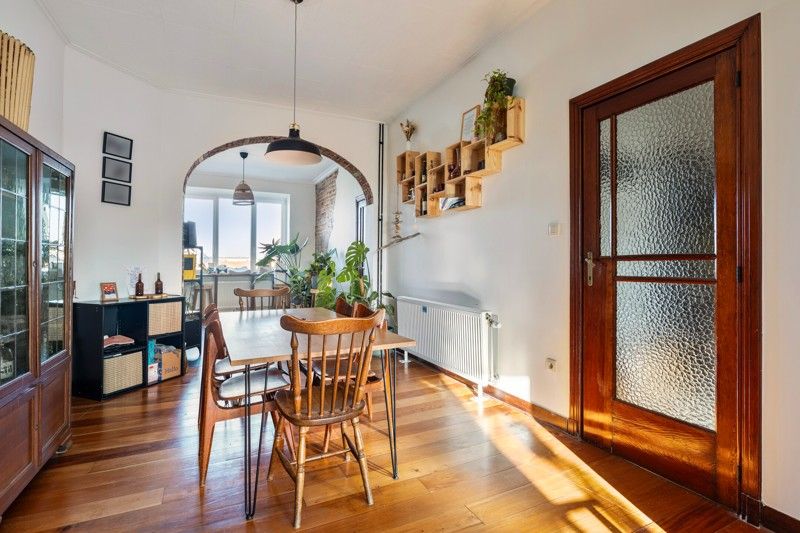 Ruim lichtrijk en karaktervol appartement dicht tegen het centrum foto 7