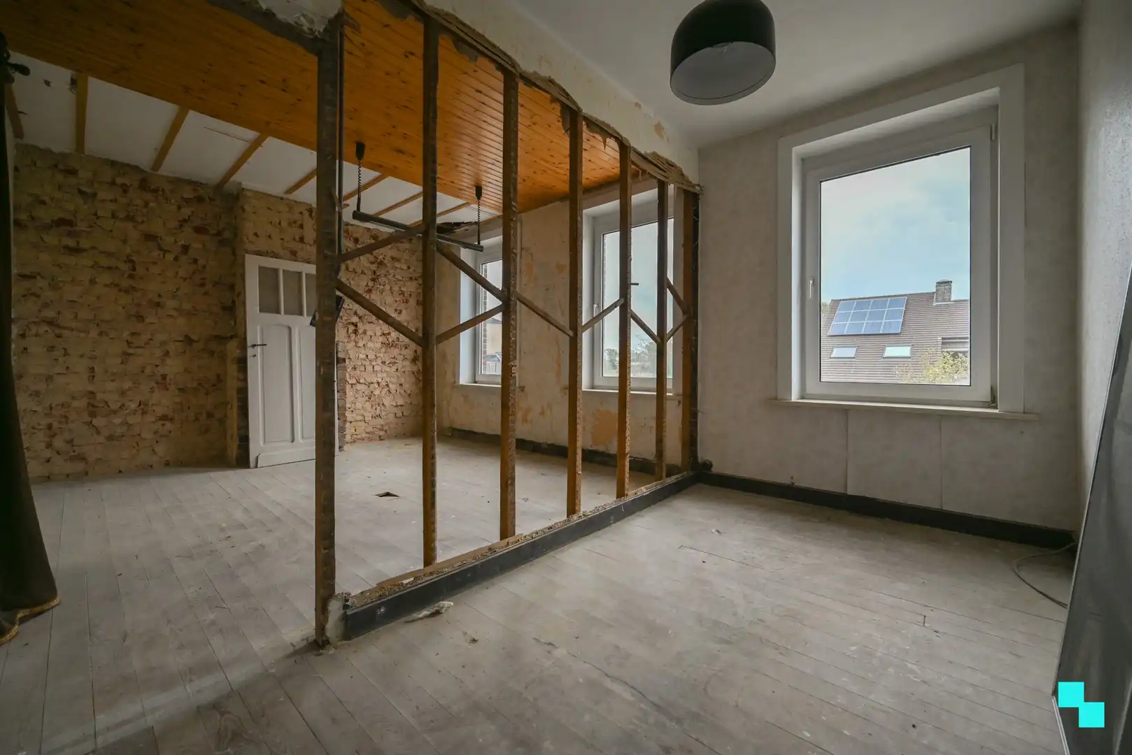 Te renoveren gezinswoning met ruime opslagruimte/garage foto 24