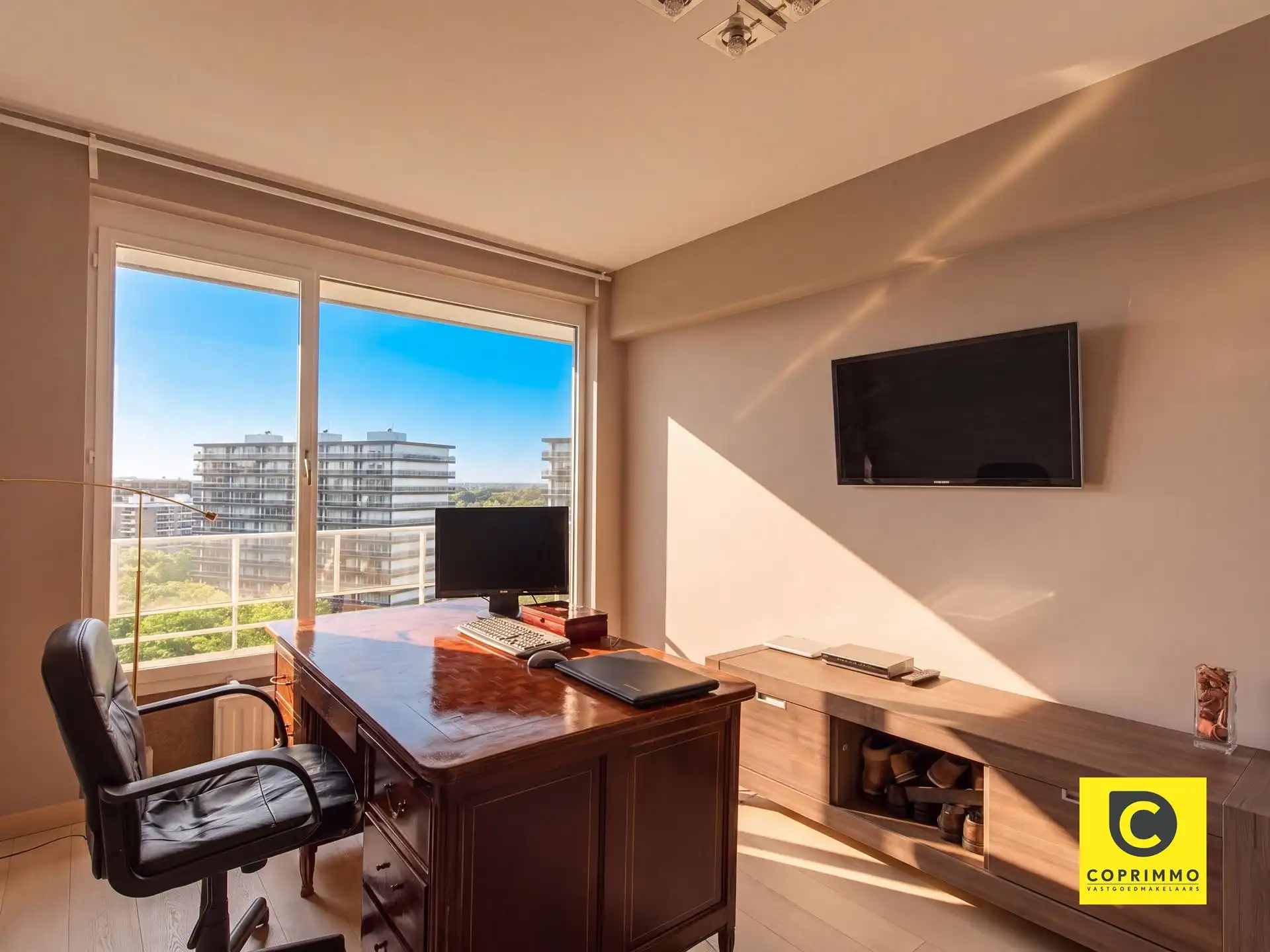 Instapklaar 2 slaapkamer appartement met groot terras! foto 6