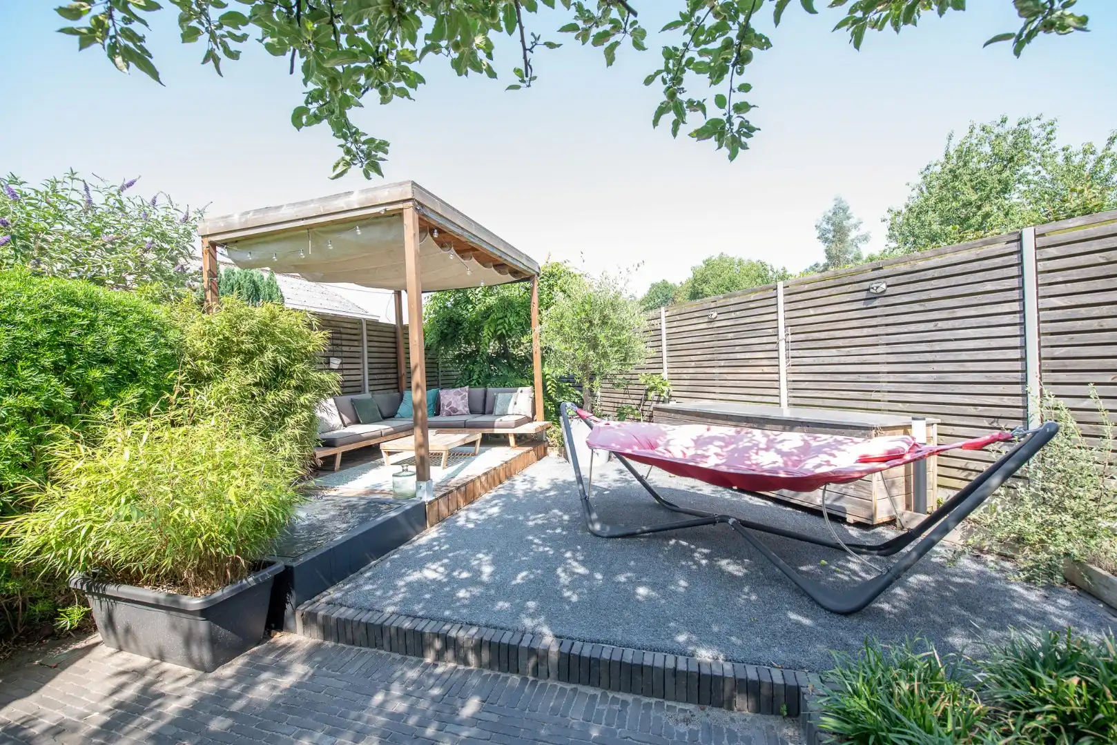 Karaktervolle stadswoning TE KOOP met prachtige stadstuin op toplocatie in Waregem! foto 3
