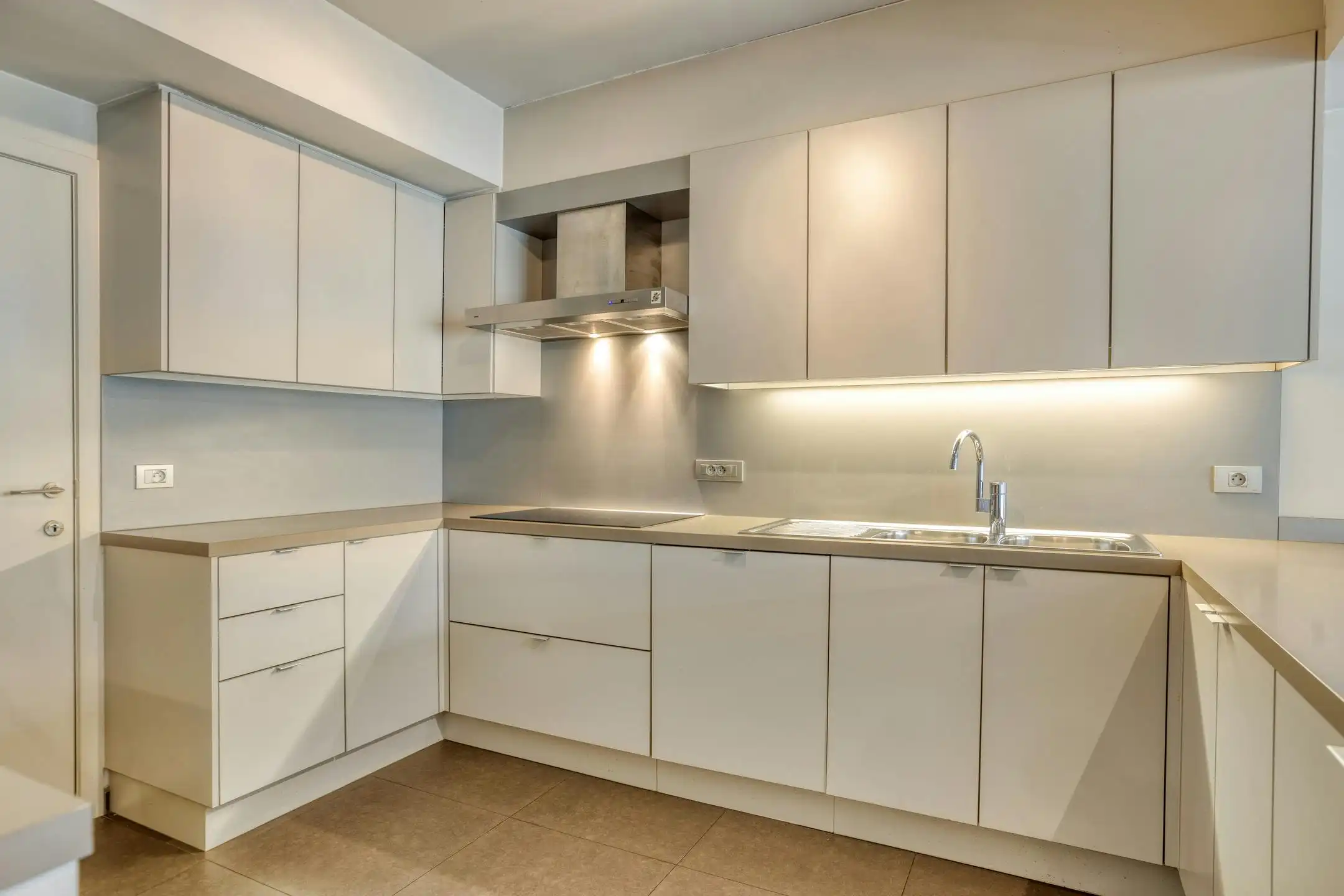 Lichtrijk 2-slpk app. met 2 terrassen in hartje Roeselare foto 7