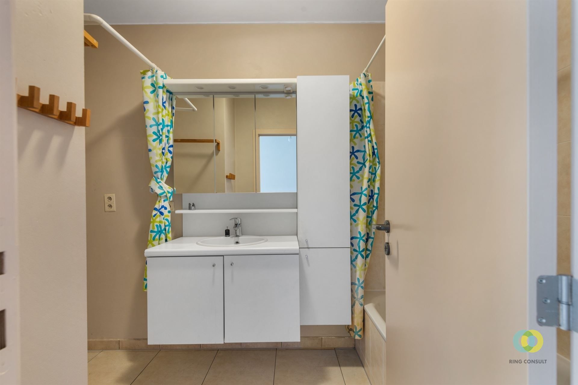 appartement met twee slaapkamers en garage foto 10