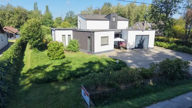 Moderne villa van 247m² op 58 are met bijgebouw-garage en zwembad foto 23