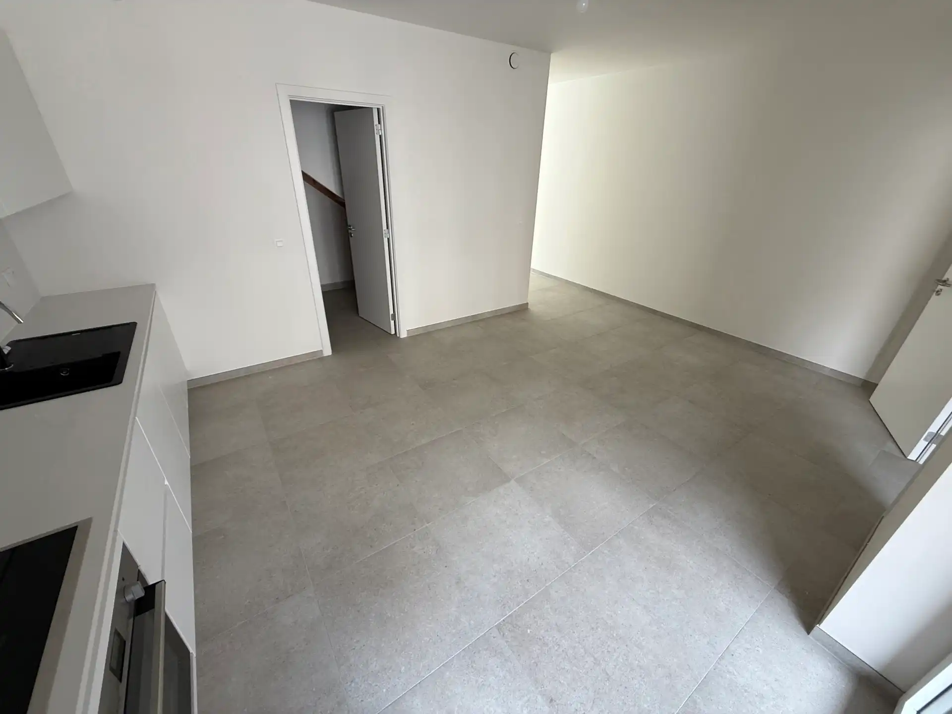 Nieuwbouwwoning met 3 slaapkamers, tuin en carport foto 4