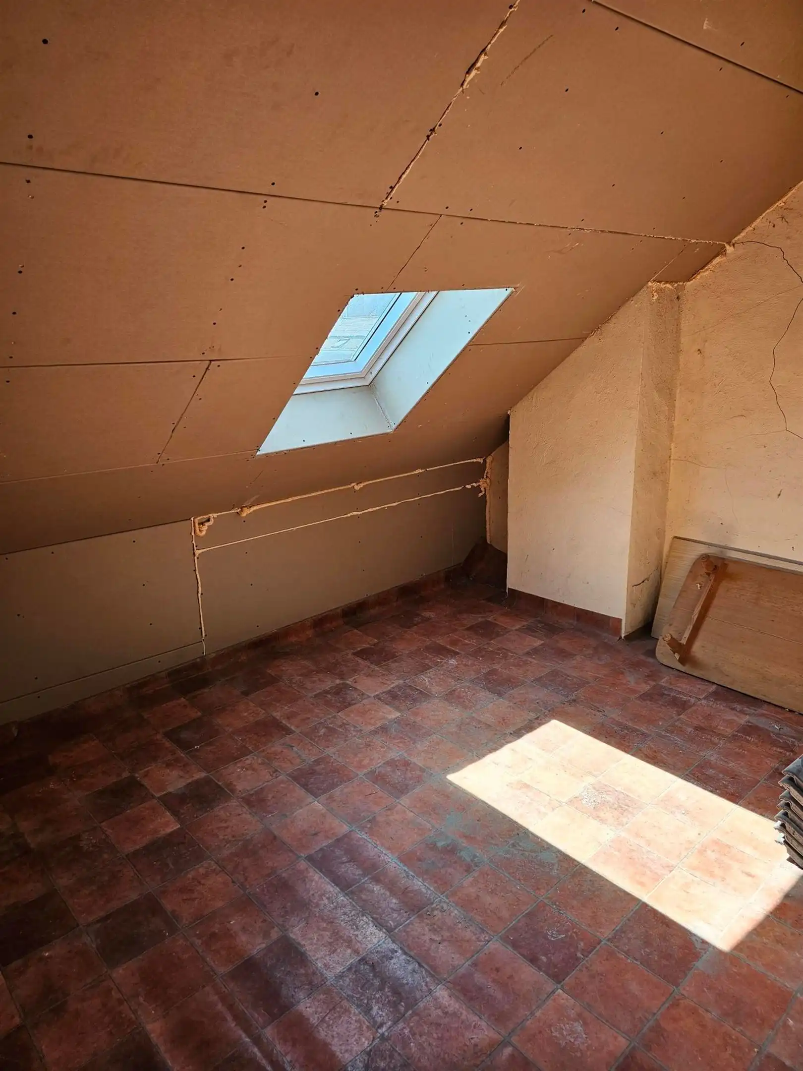 Centraal gelegen rijwoning met 3 slaapkamers en grote geïsoleerde zolder. foto 10