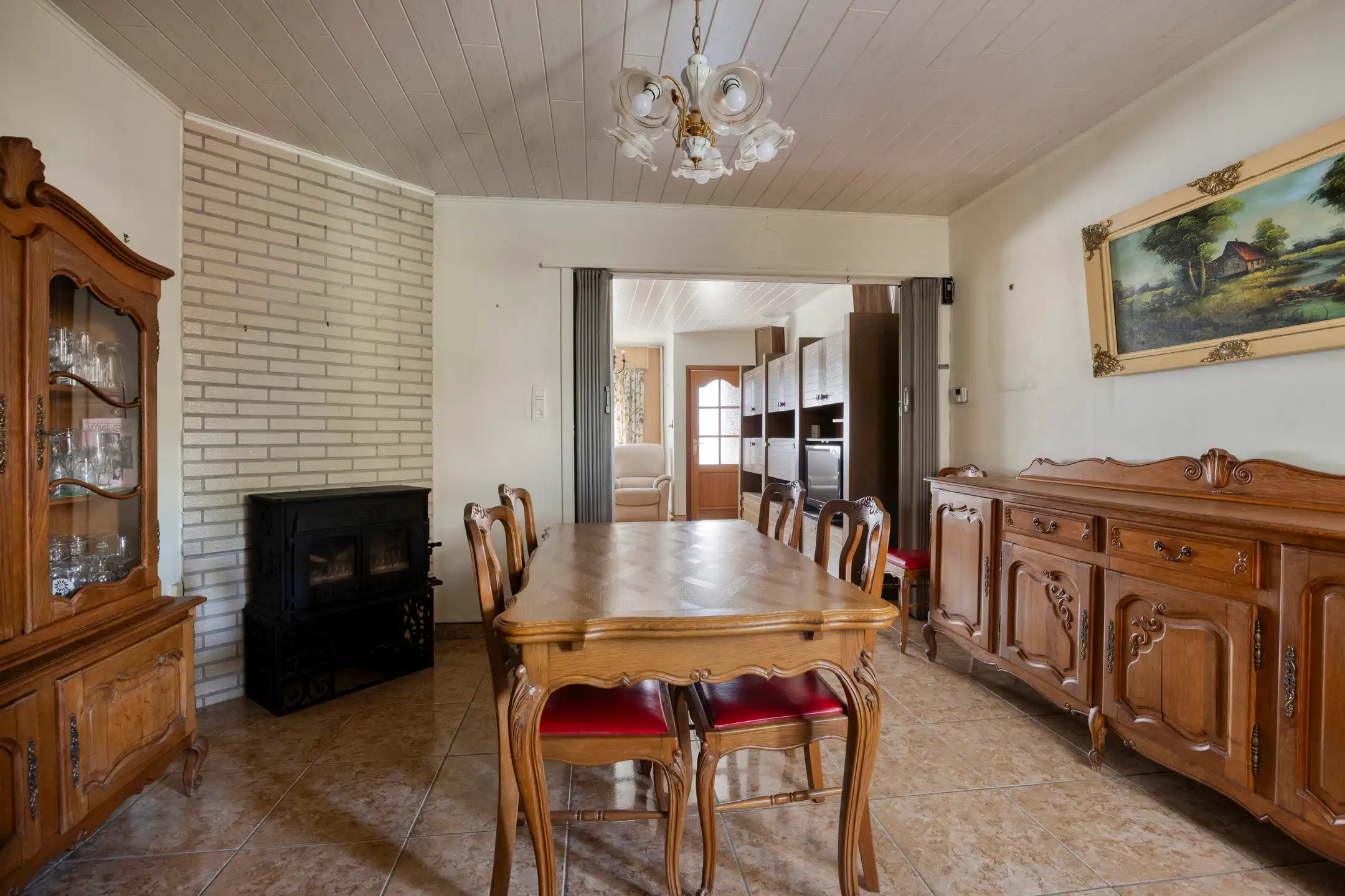 Te renoveren woning met garage en tuin foto 4