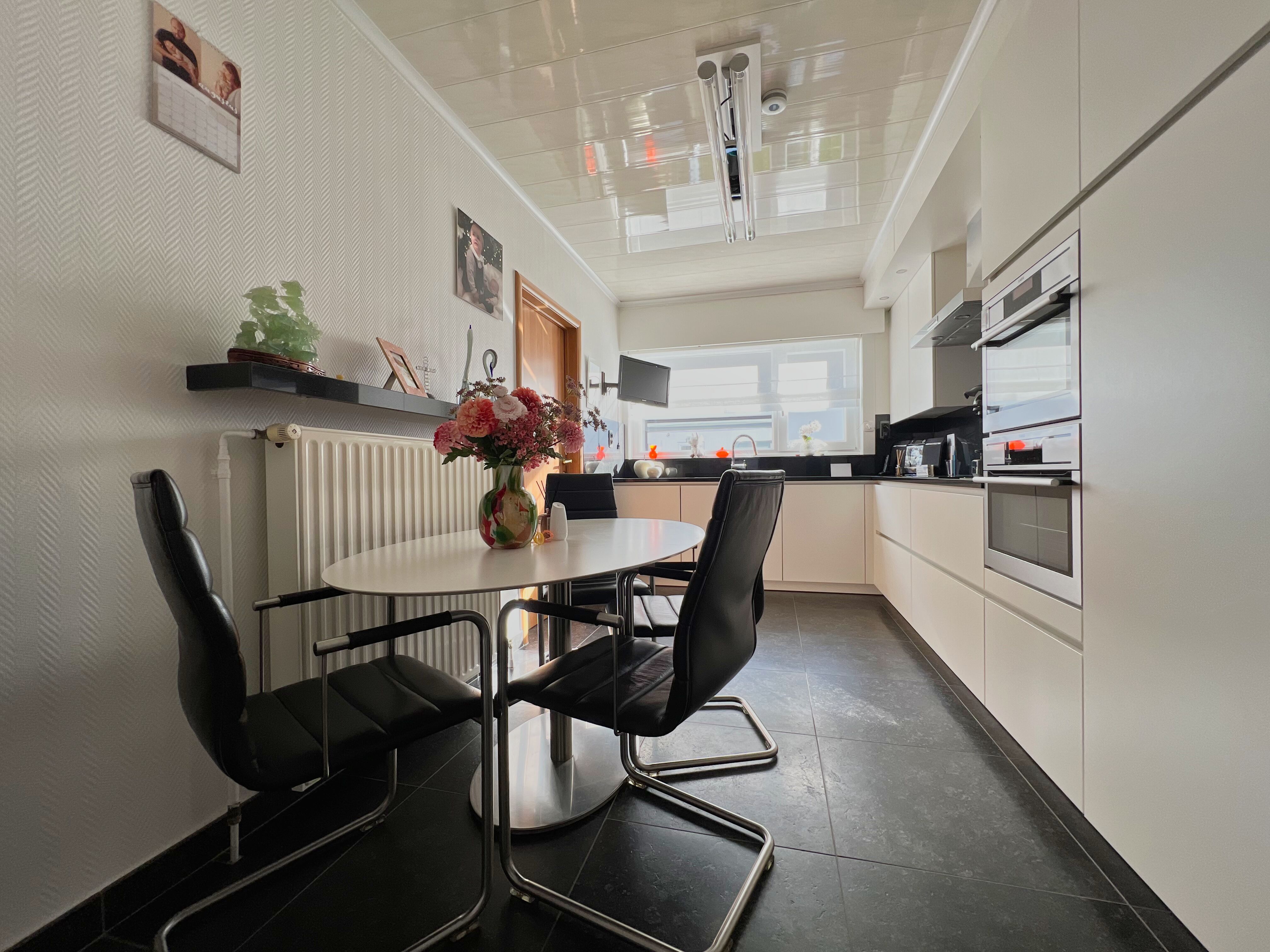 Instapklare, lichtrijke woning (4 slpks) + zonnige tuin foto 7