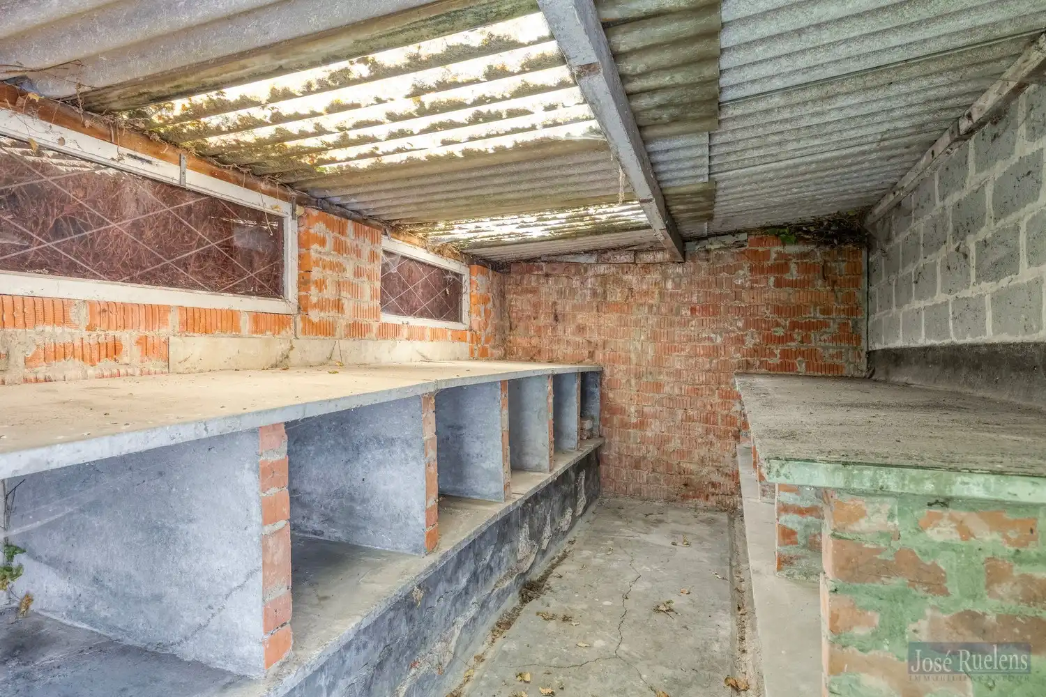 Goede gelegen gezinswoning met zij-ingang en grote tuin. foto 23