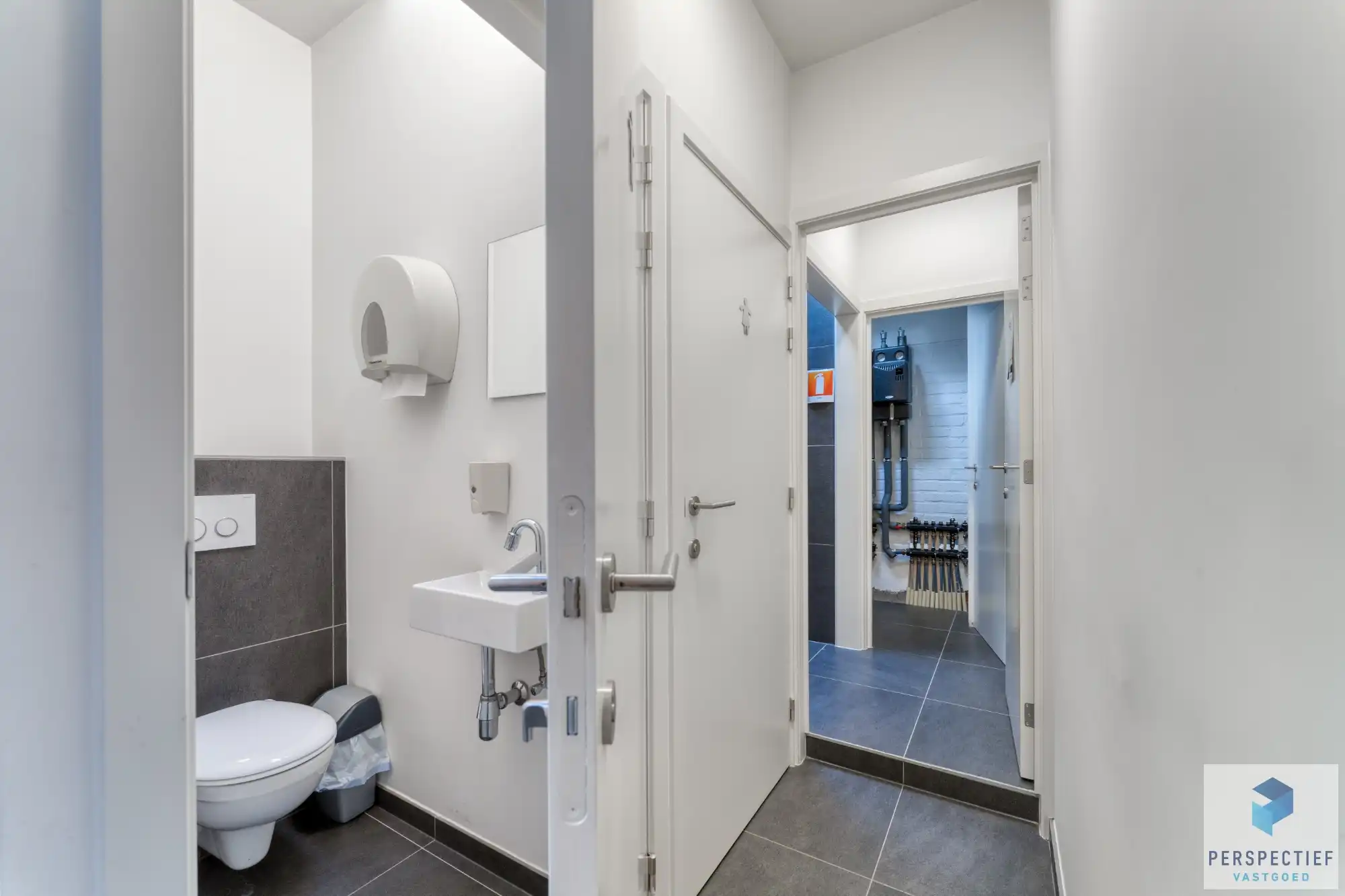 Veelzijdig handelshuis/kantoorgebouw foto 14