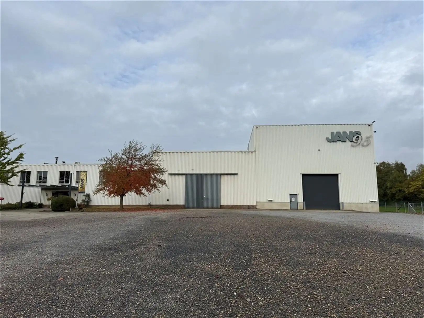 Bedrijfssite op zichtlocatie Bilzen-Hoeselt foto 2