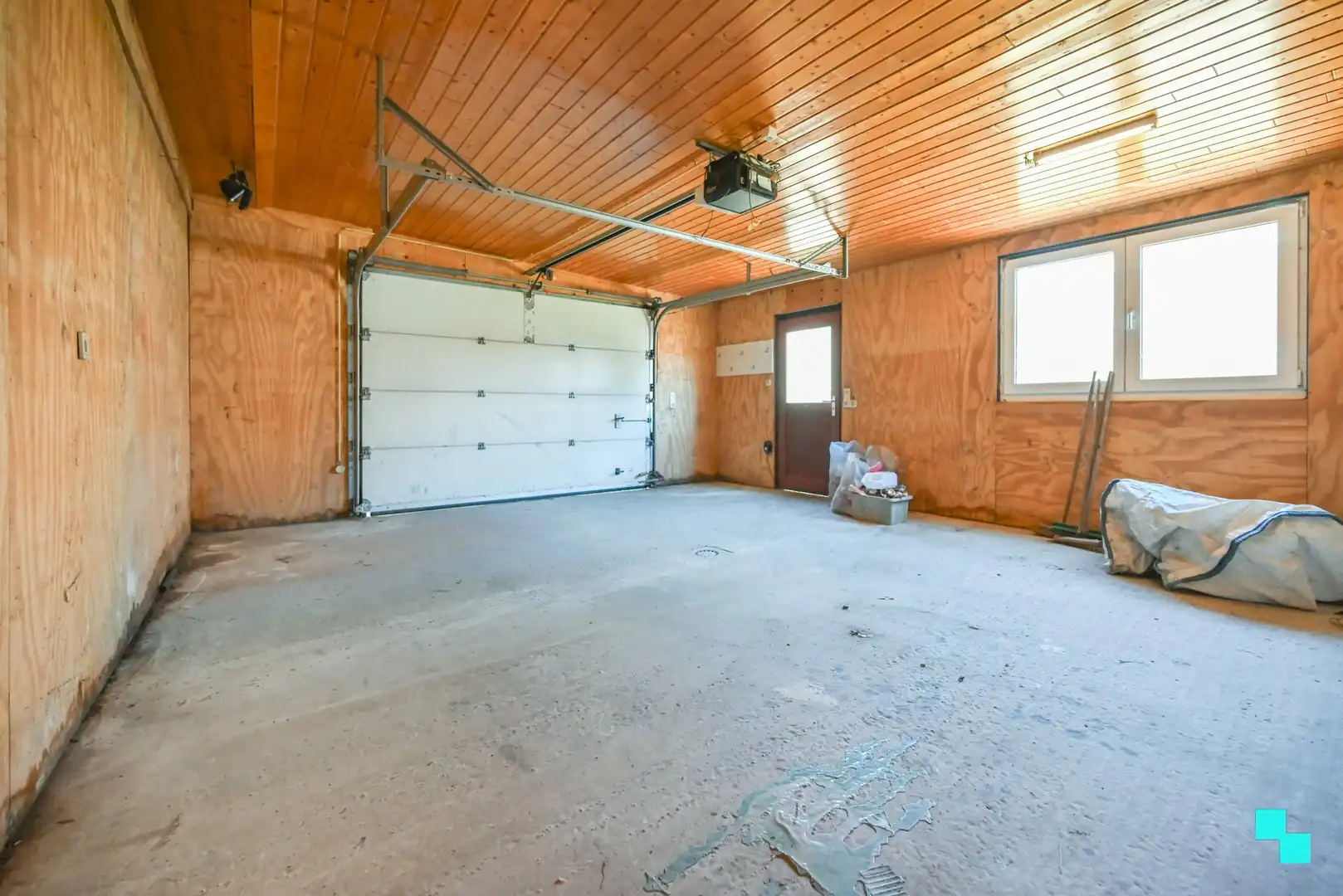 Te renoveren halfopen bebouwing met garage foto 19