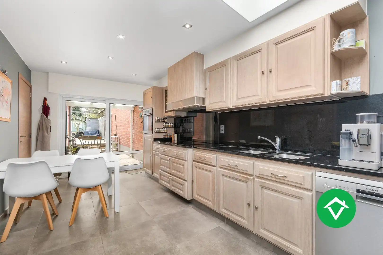 Prachtige rijwoning met 3 slaapkamers en tuin in centrum Roeselare foto 9