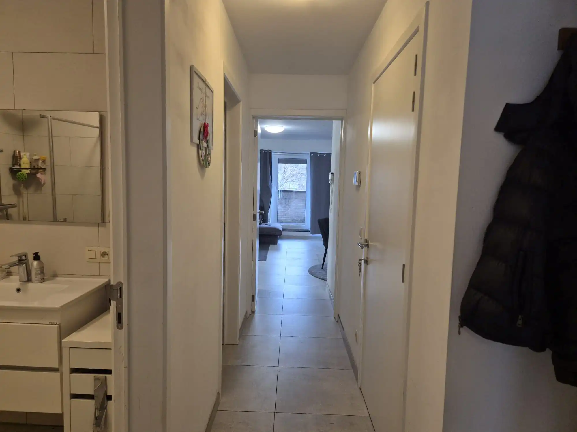 Modern één slaapkamerappartement met staanplaats te Maasmechelen foto 10