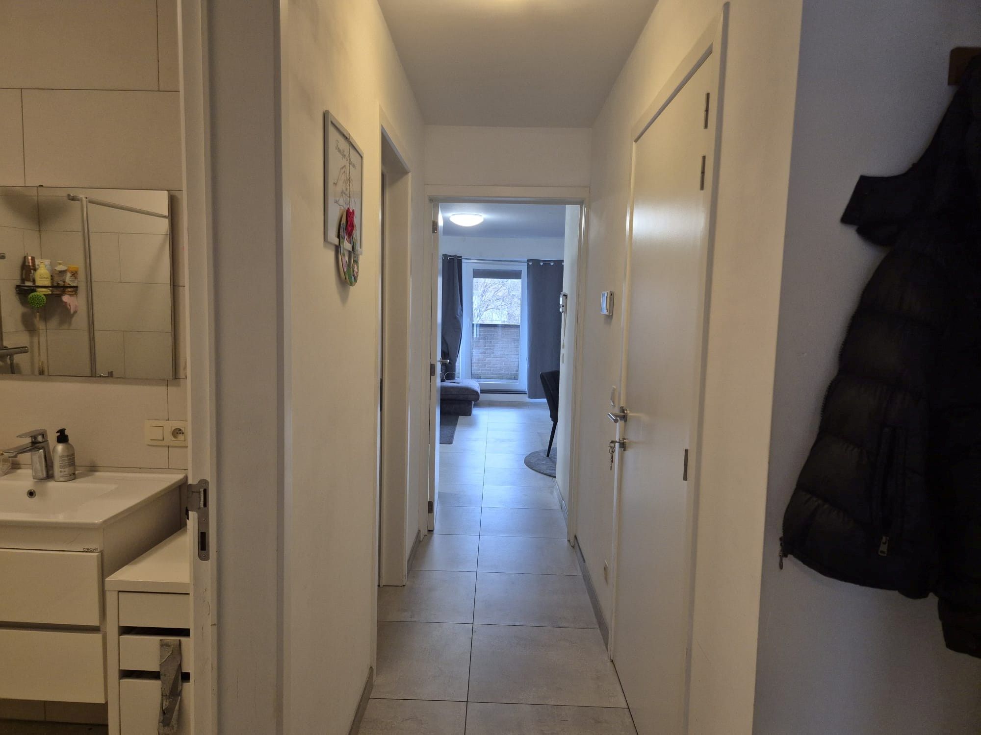 Modern één slaapkamerappartement met staanplaats te Maasmechelen foto 10