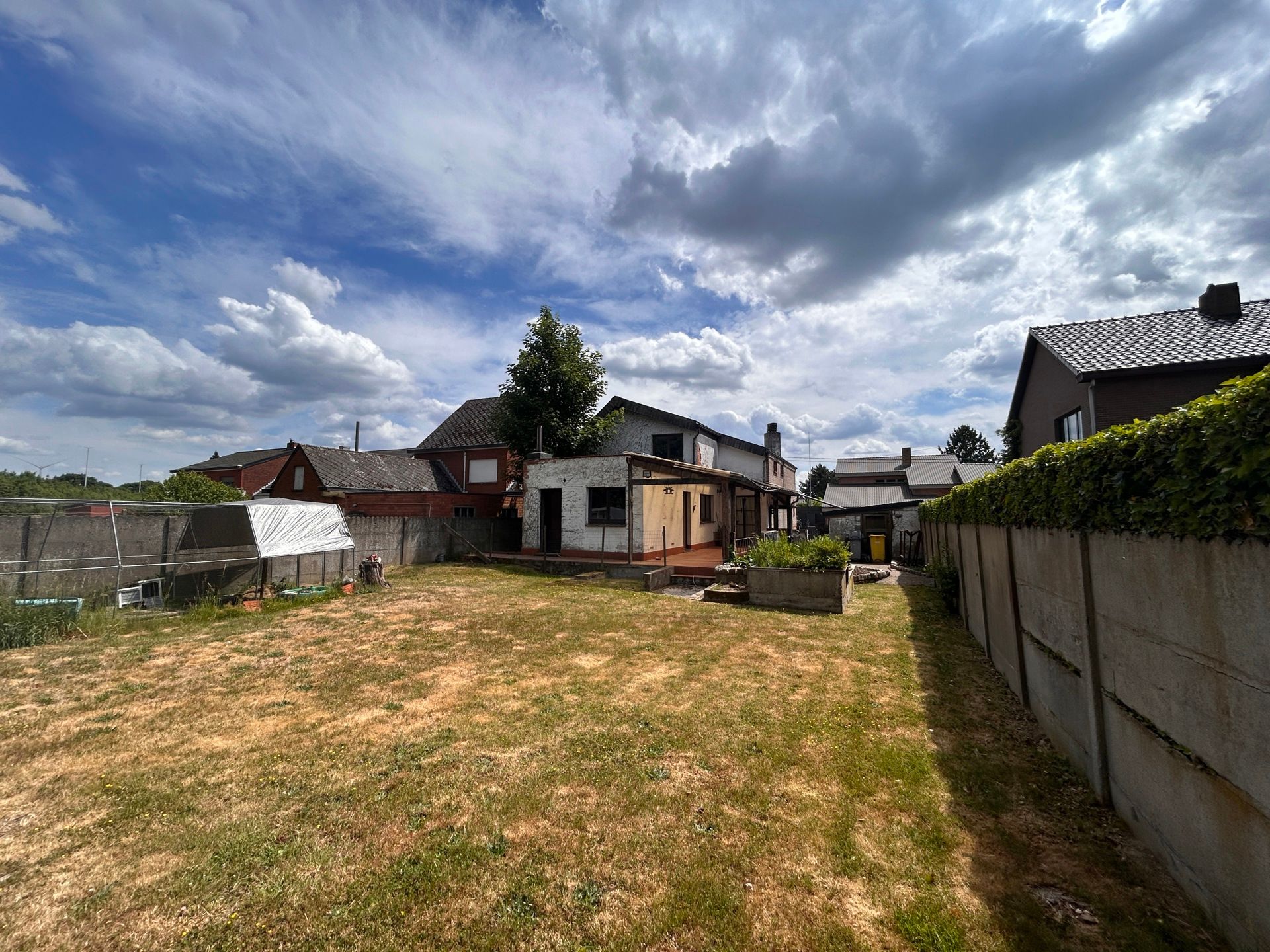 Te renoveren woning met 4 slpks op grondperceel van 933 m2 foto 3