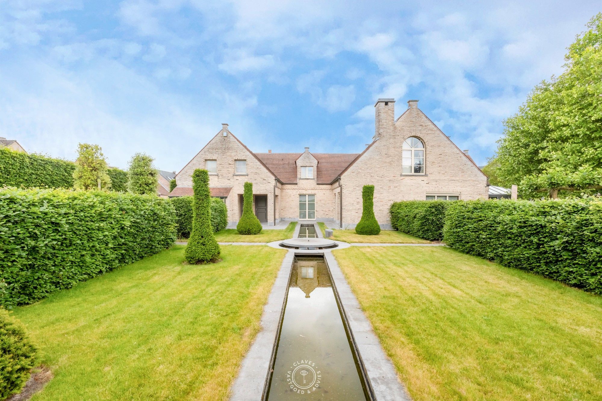 Exclusieve ruime villa op wandelafstand van het centrum van Sint-Pauwels foto {{pictureIndex}}
