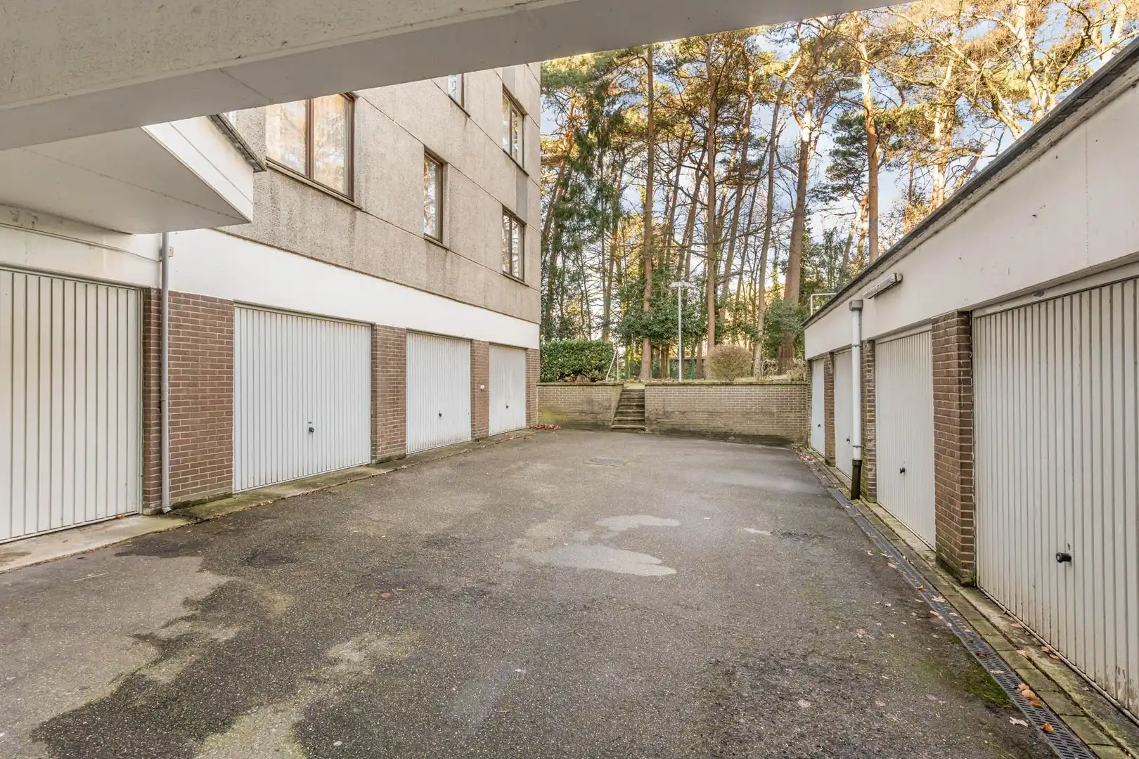 Ruim en lichtrijk appartement met 3 slaapkamers, balkons, garage en berging in Genk foto 24